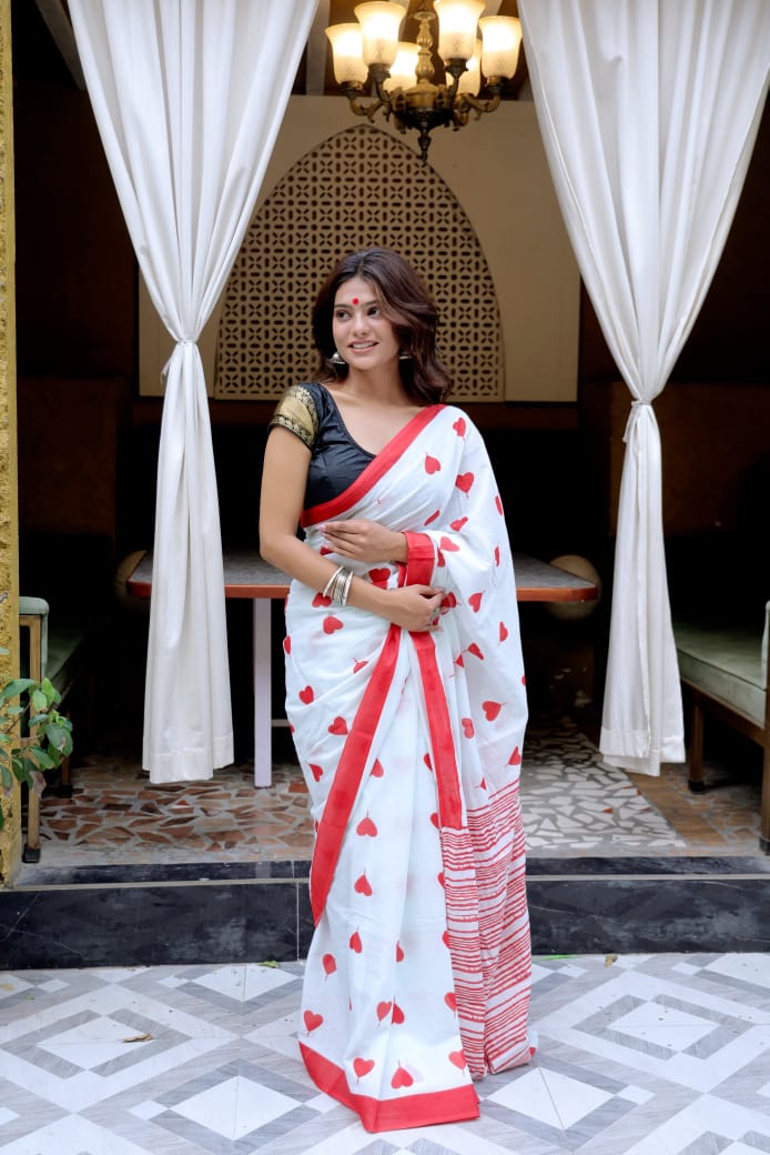 Cotton mulmul sarees with blouse piece